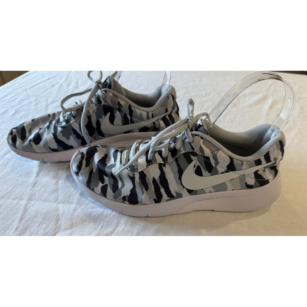 Nike Tanjun Youth‎ Gray Camouflage Sneakers Running Shoes Size 6.5Y